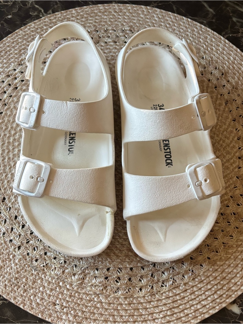 BIRKENSTOCK  Kid’s White Milano Sandals  Size US L3 EURO 34